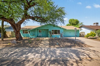 Building Photo - 3922 E Sahuaro Dr