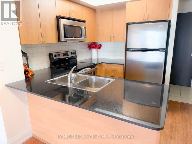 Photo du bâtiment - 1070 Sheppard Ave W