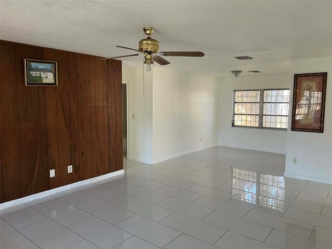 Building Photo - 1662 Cresthaven Ave