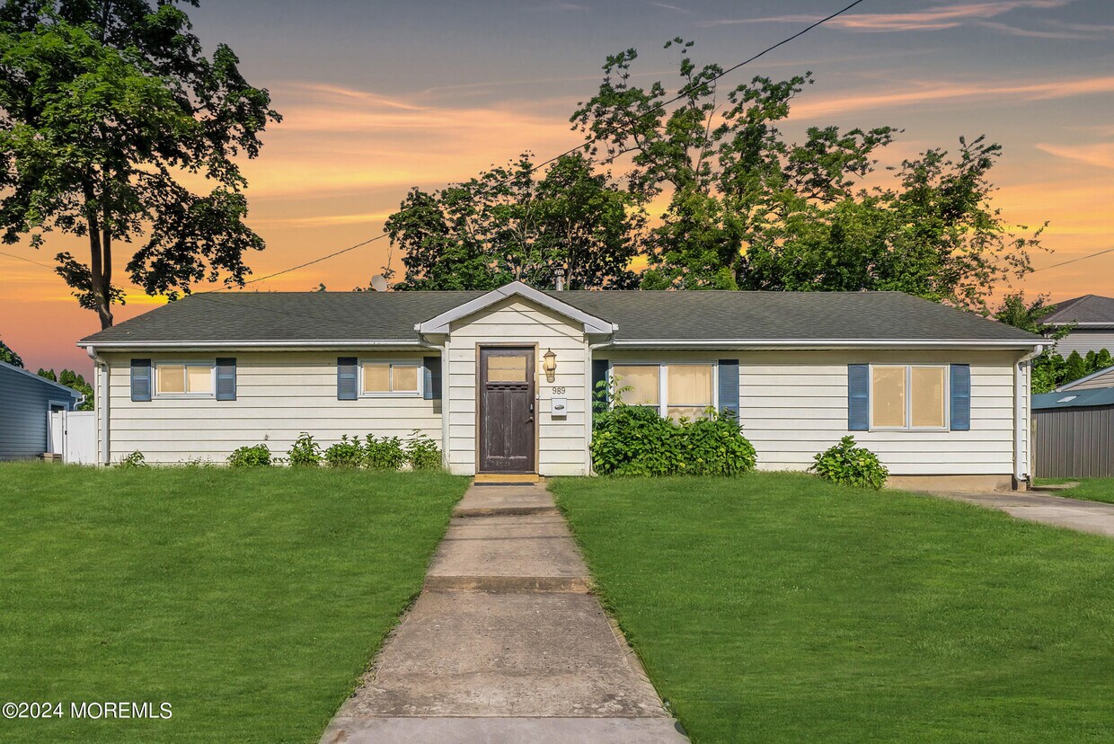 Foto principal - 989 Elizabeth Terrace