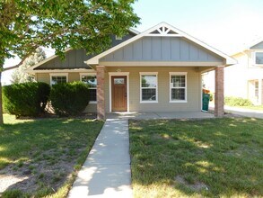 Building Photo - 1105 Alexander Ct