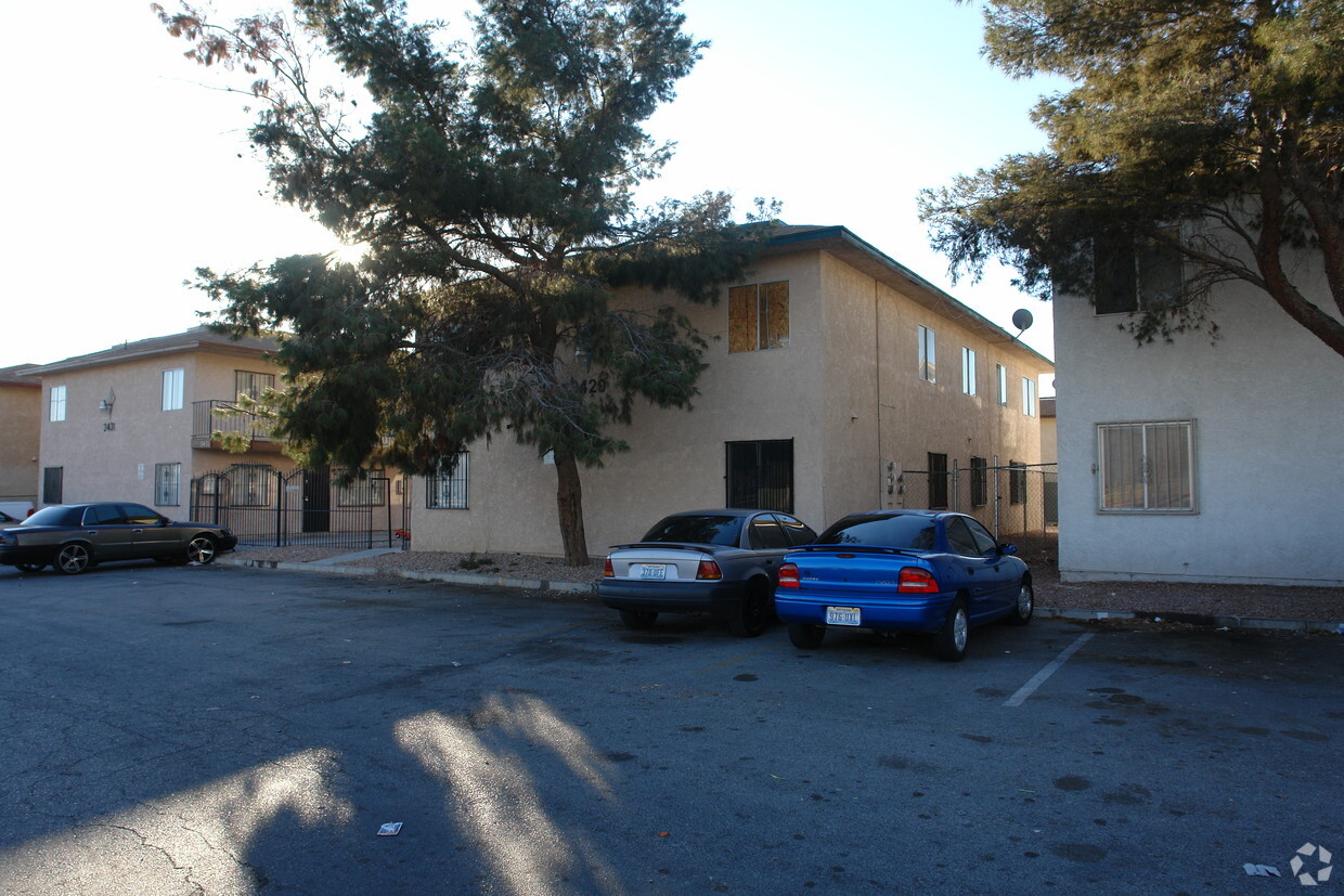 Primary Photo - 3429 E Cheyenne Ave