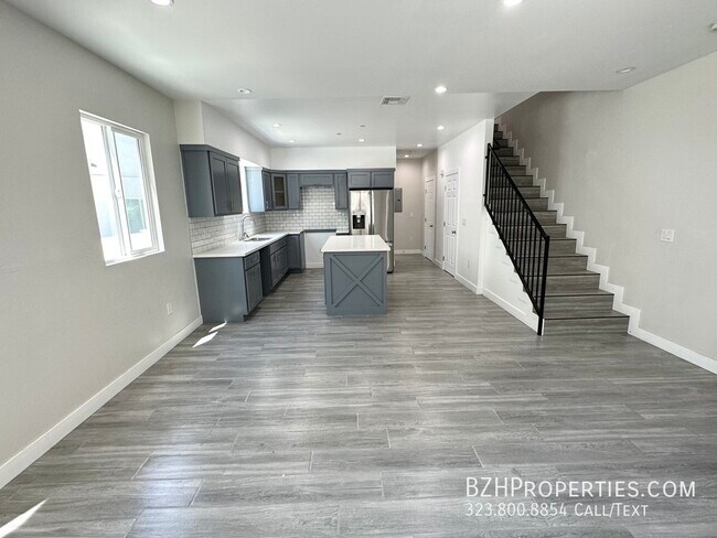 Foto del edificio - Just Finished Construction! 2 Min Walk to ...