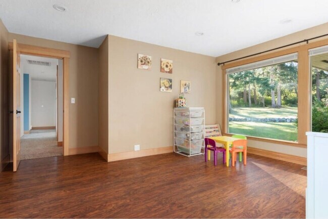 Building Photo - 1608 Balda Rd