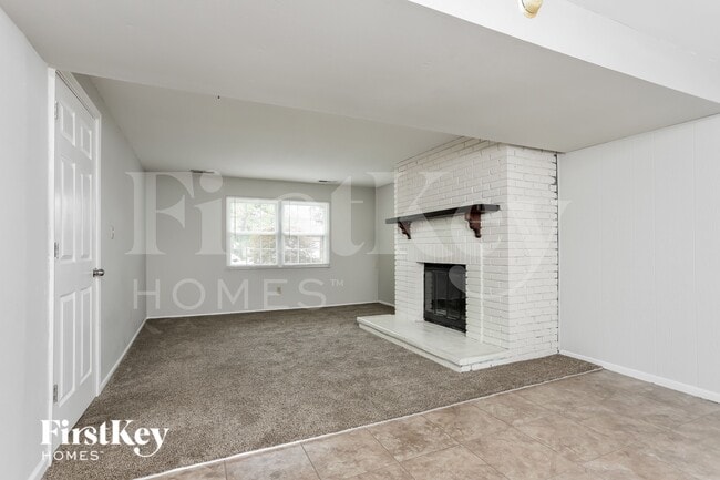 Foto del edificio - 323 Turfwood Dr