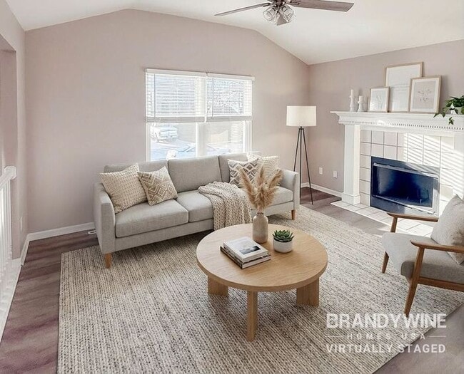 Building Photo - 918 SE Kingscross Rd