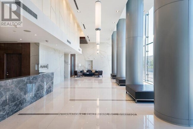 Photo du bâtiment - 255 Village Green Square