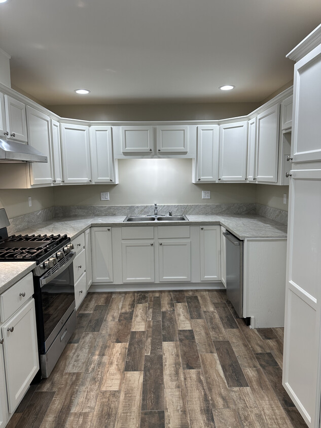 Kitchen - 427 W Gladstone St