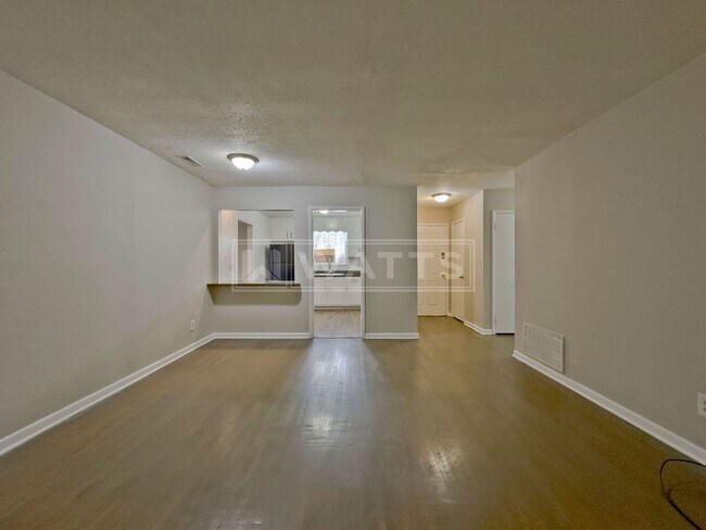 Foto del edificio - 3-Bedroom Home in Midfield