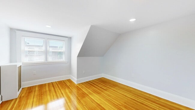 Foto del edificio - Avl 6/1 or sooner - Renovated 2BR in downt...