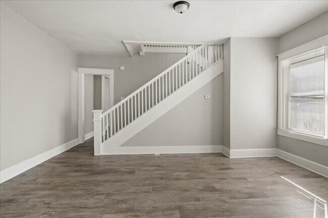 Foto del edificio - 617 N Parker Ave