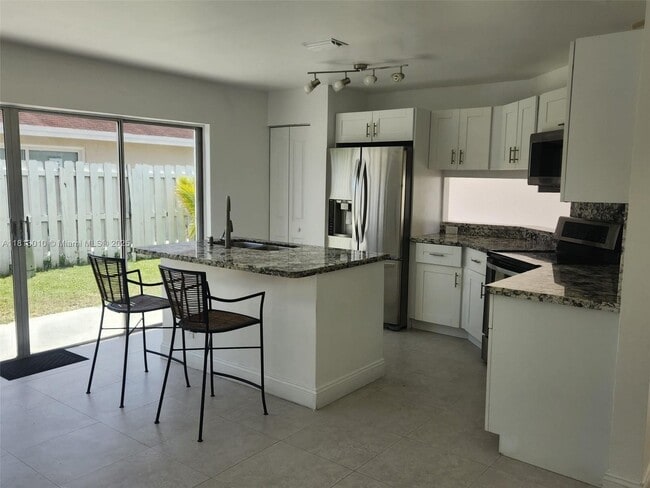 Foto del edificio - 3749 NW 107th Way