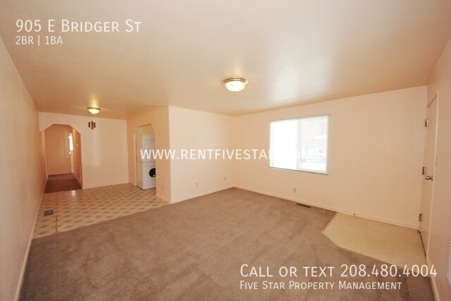 Building Photo - 905 E Bridger St