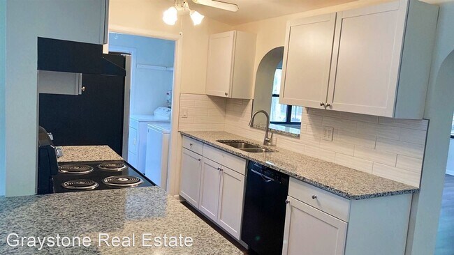 Building Photo - 3 br, 2 bath House - 5532 Pine Circle NE