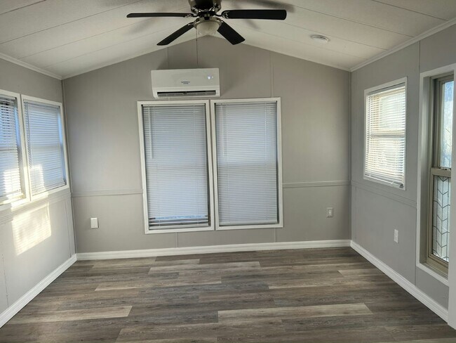 Building Photo - 6105 Land O' Lakes Blvd