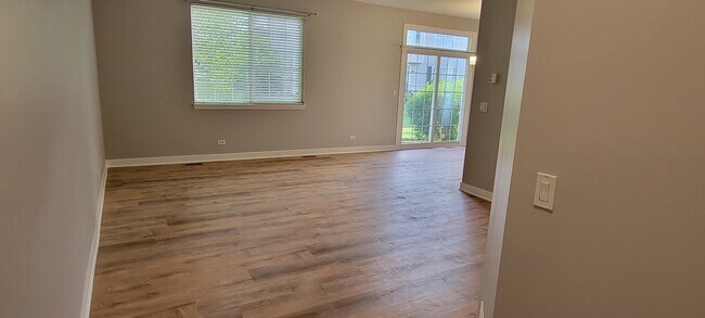 Foto del edificio - 321 Robin Glen Ln