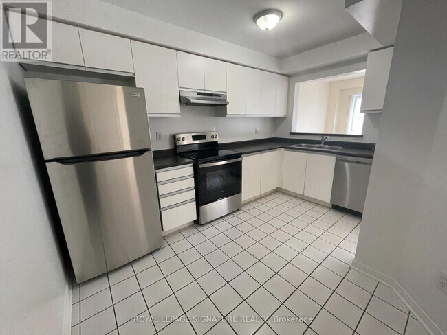 Building Photo - 9 Fairglen Ave