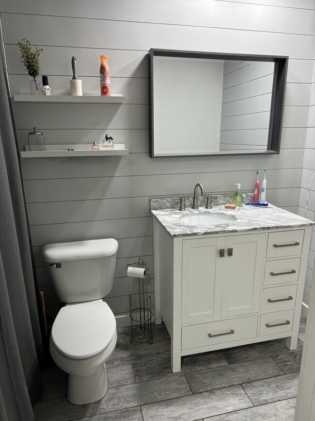 Foto del edificio - 5618 Madison Ave