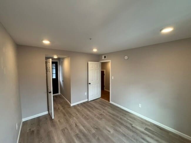 Foto del edificio - 235 E Market St