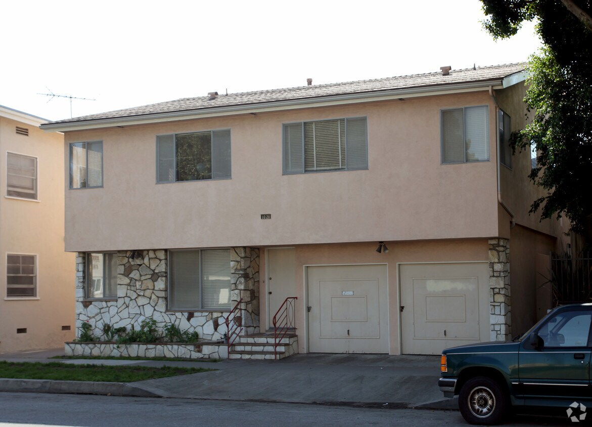 Foto principal - 1028 E 3rd St
