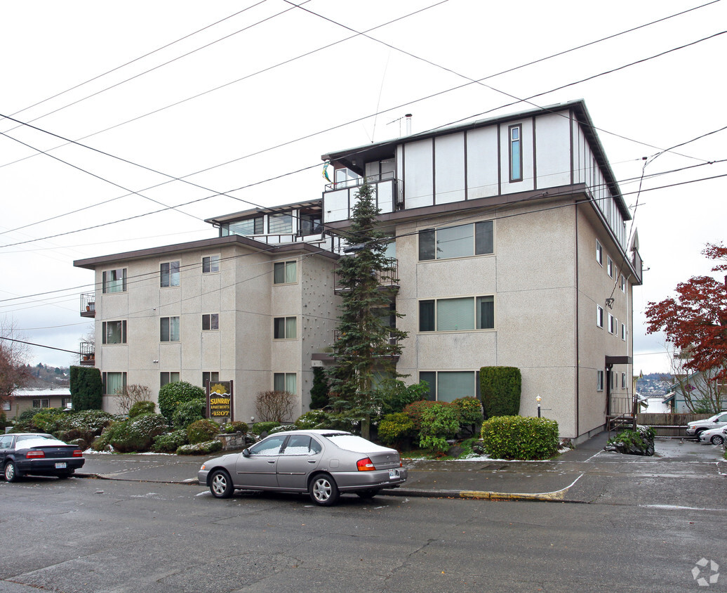 Primary Photo - Sunray Apartments