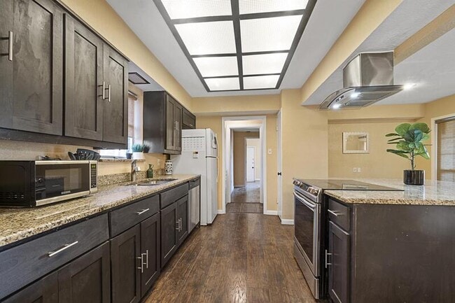 Building Photo - 8131 Ukiah Dr