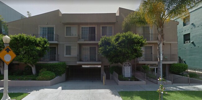 Building Photo - 621 N Bronson Ave
