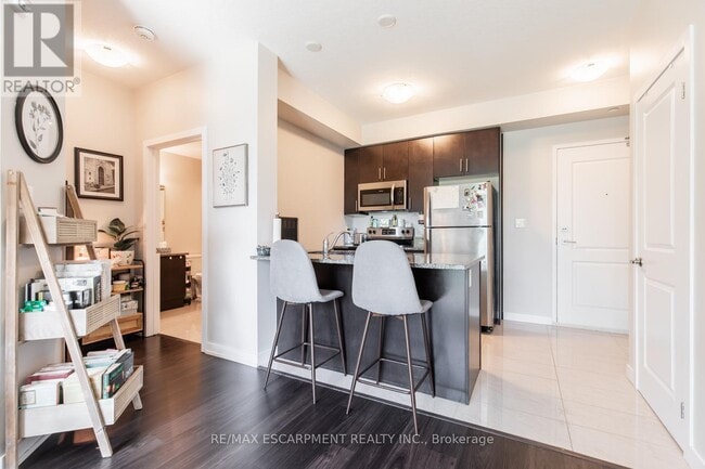 Building Photo - 125 Shoreview Pl