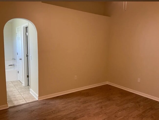 Building Photo - 44154 Halcom Ave