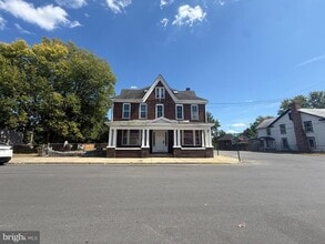Building Photo - 703 2nd St