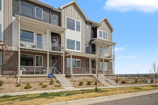 Building Photo - 689 Saddle Dr