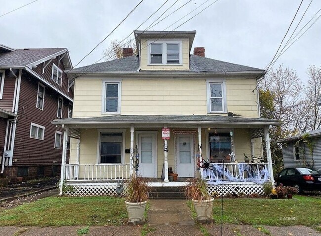 Unidad delantera derecha - 177 N Lancaster St