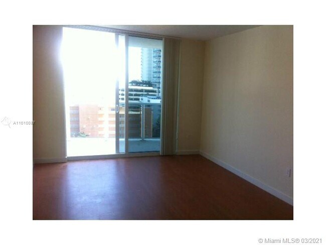 Foto del edificio - 601 NE 23rd St