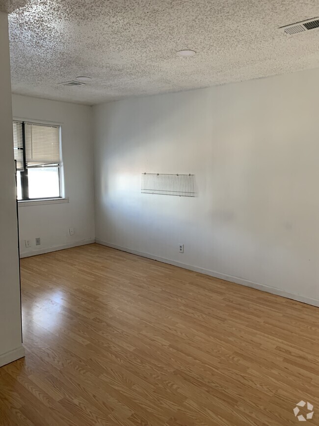Building Photo - 2600 S Mildred St