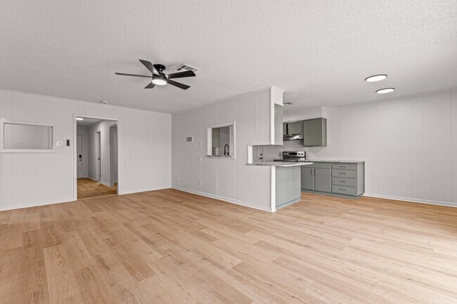 Foto del edificio - 1301 Harrison Ave