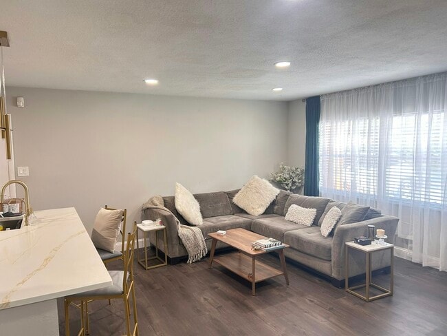 Foto del edificio - 1204 E Lambright St