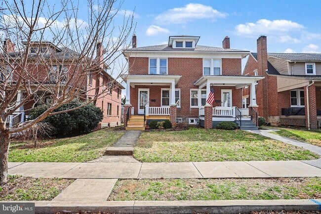 Foto del edificio - 144 Seminary Ave