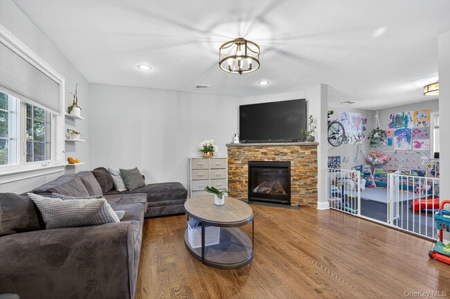 Building Photo - 10 Lee Gray Ct