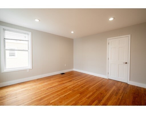 Building Photo - 71 Thorndike St