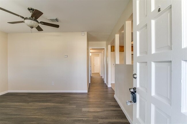 Building Photo - 6355 French Chateau Dr