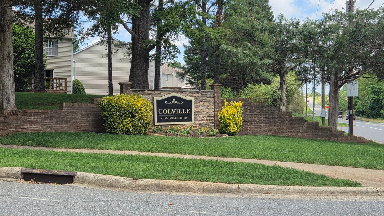 Building Photo - 9628 Vinca Cir