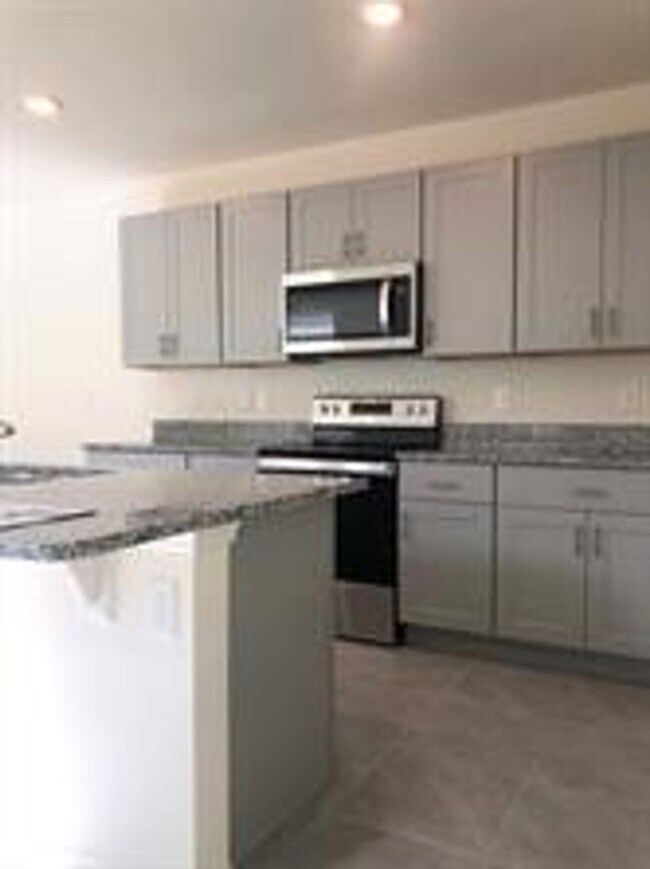 Building Photo - Nearly New Victoria Oaks 3 Bedroom/2 Bath ...
