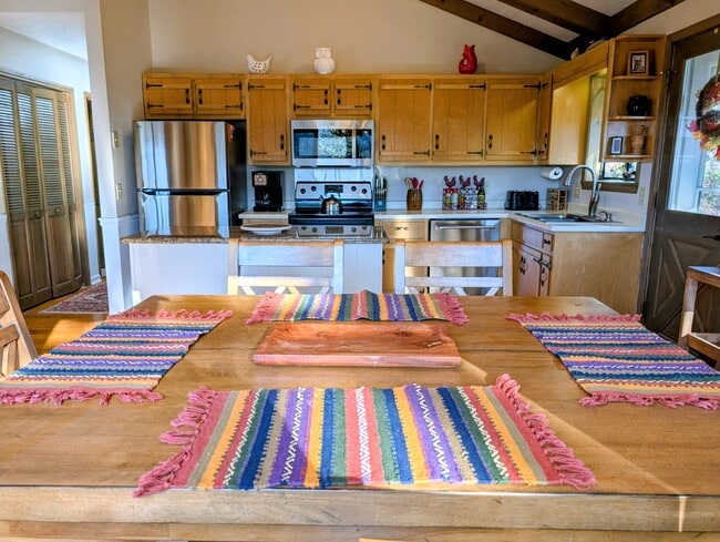 Foto del edificio - 842 Saddle Back Cir