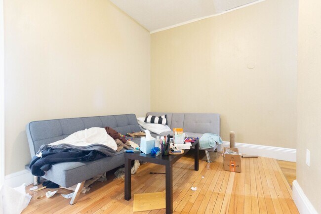 Building Photo - 74 Egmont St