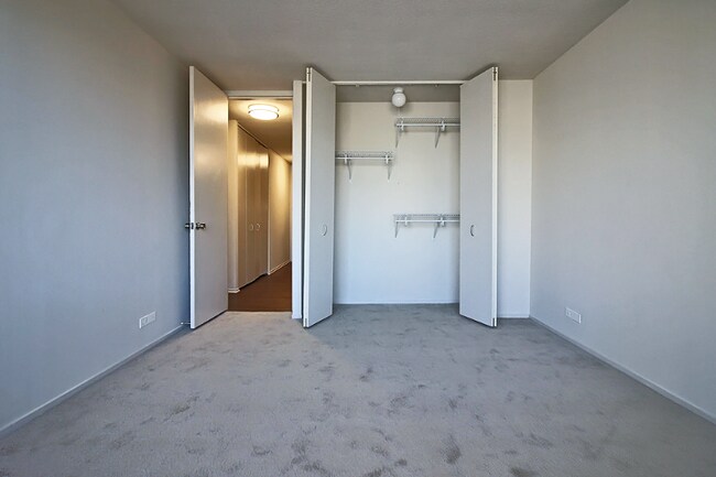 Building Photo - 1090 N Dearborn St