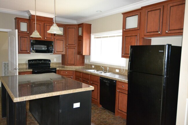 Building Photo - Mobile Home For Rent