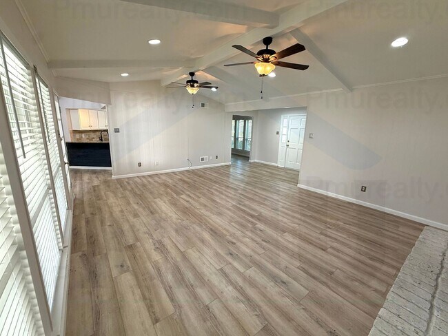 Foto del edificio - AVAILABLE NOW!!! Beautiful 4-bedroom, 2.5-bath home in the heart of Richardson