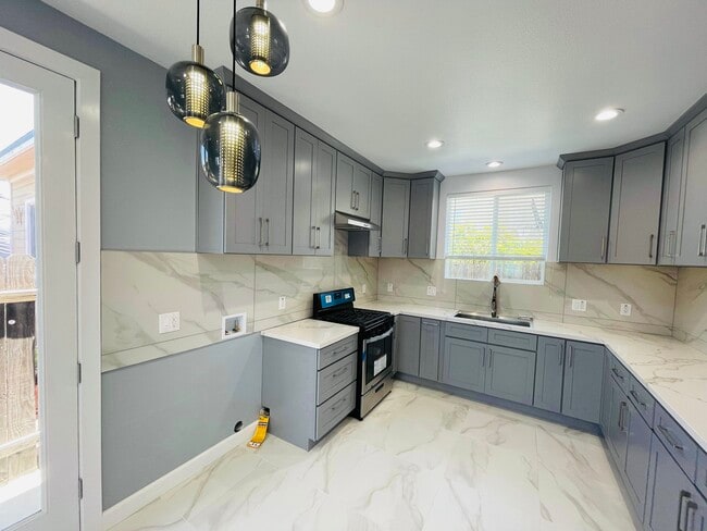 Foto del edificio - 15410 Firmona Ave