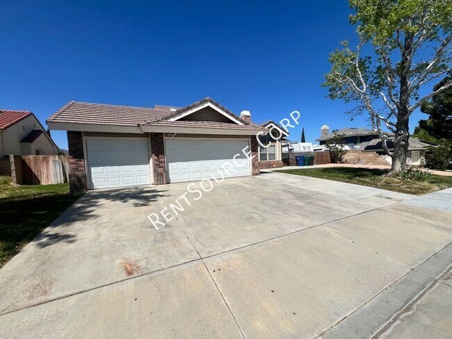 Foto del edificio - 4 Bedroom Single Story Home for Rent in We...