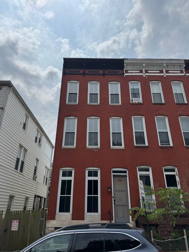 Primary Photo - BEAUTIFUL, large brick row home in Hollins...